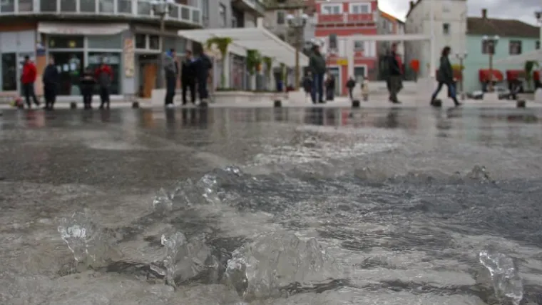 Neretva se opet izlila u Metkoviću