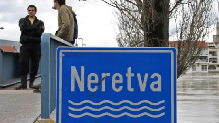 Neretva u opadanju, na snazi redovne mjere obrane