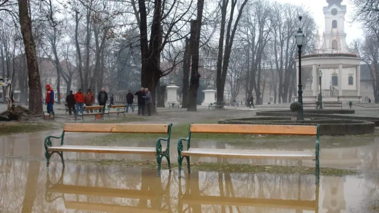 Centar Bjelovara prekrili voda i mulj