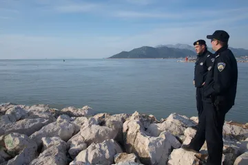 Autom sletio u Neretvu