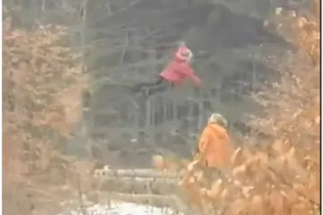 Djevojčica leti po ruskoj &scaron;umi