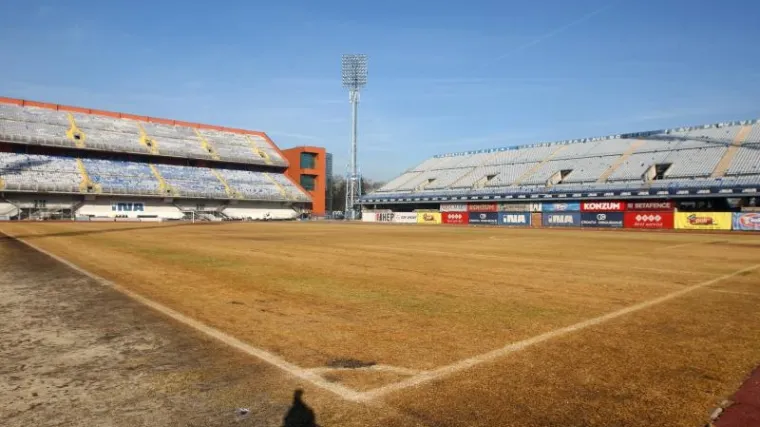 Požutjela trava na Maksimiru