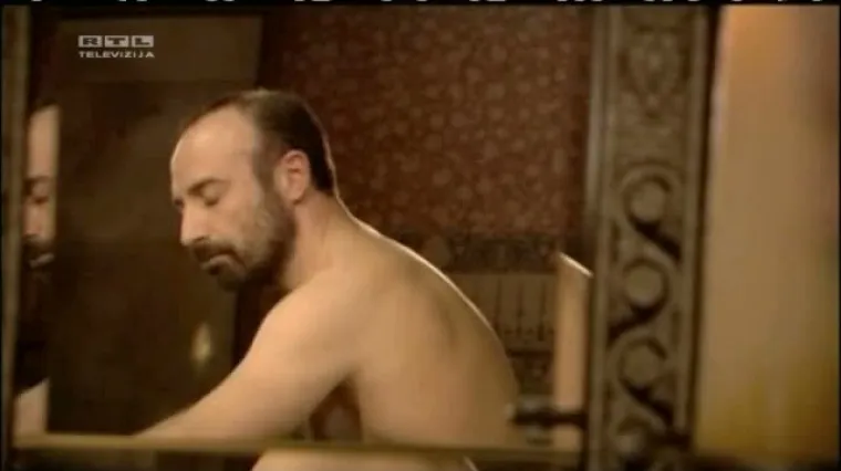 Turci paraju Halitove plakate