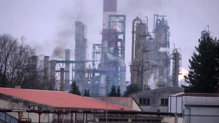 Požar u rafineriji nafte