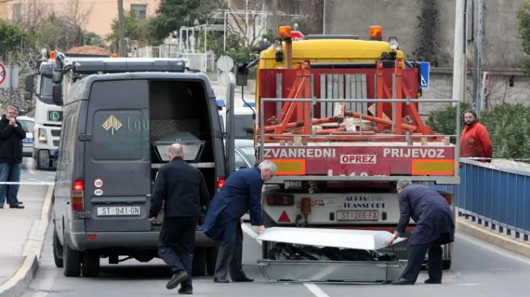 Učenik poginuo pod kotačima kamiona