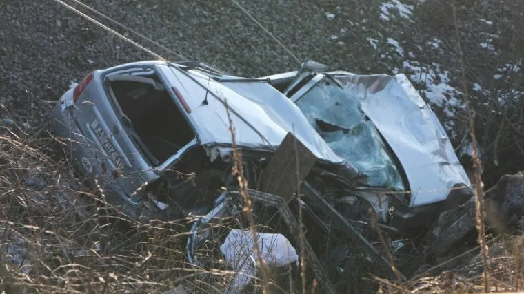 U naletu vlaka poginula dvojica mladića