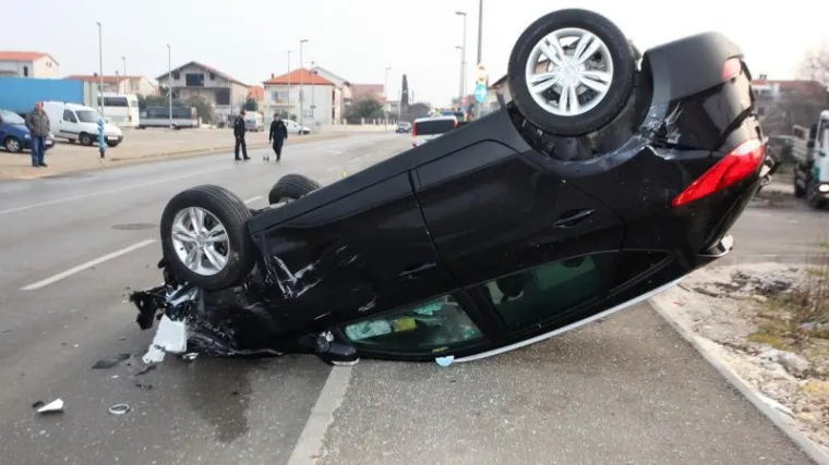 U Zadru se prevrnuo auto