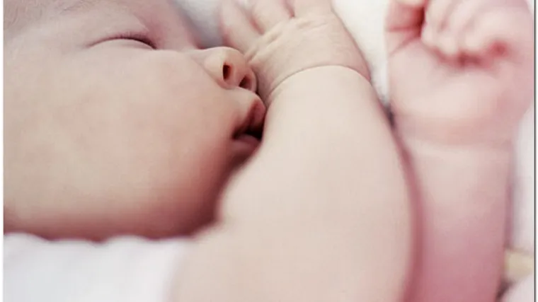 Baka rodila svog unuka