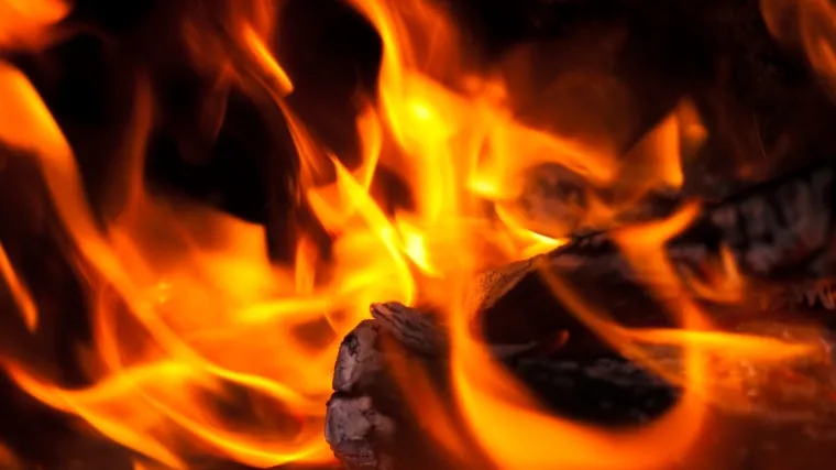 Grijalicom zapalio auto