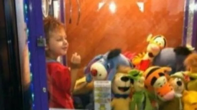 Zapeo u automatu za igračke