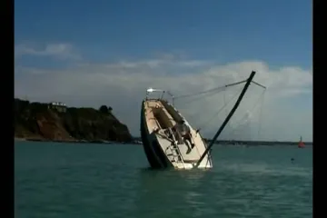 Ta tvoja barka mala - tone a plovi