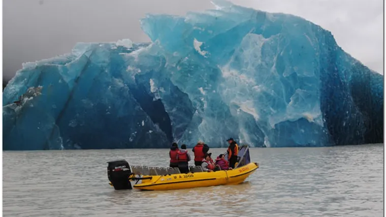 Potres razbio ledenjak