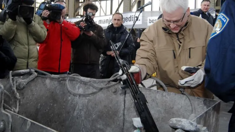 Uni&scaron;teno 2500 komada oružja