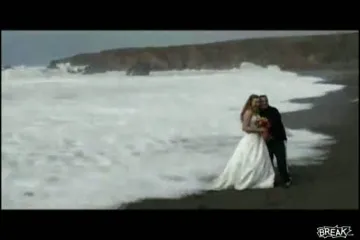 Dok ih val ne rastavi!