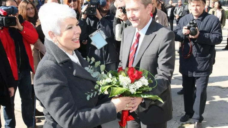 Premijerki moraju pisati pisma potpore