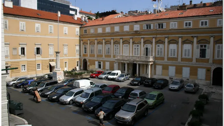 Huligani pretukli vozača autobusa