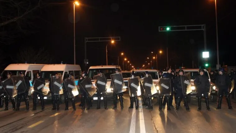 Prosvjednici zaustavljeni kod stadiona