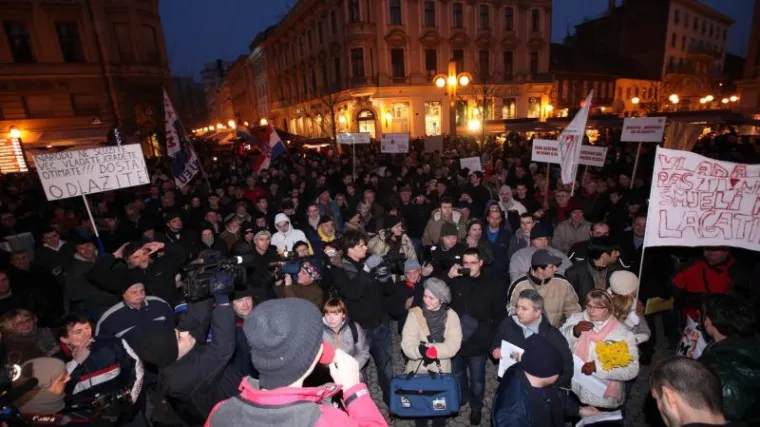 10.000 ljudi u antivladinom mar&scaron;u