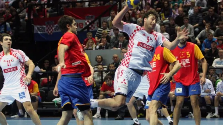 Kauboji čvrsto u sedlu