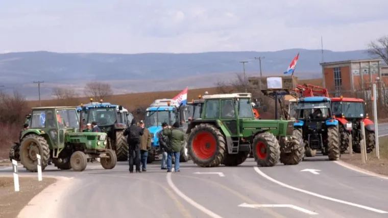 Seljaci ponovo blokirali ceste