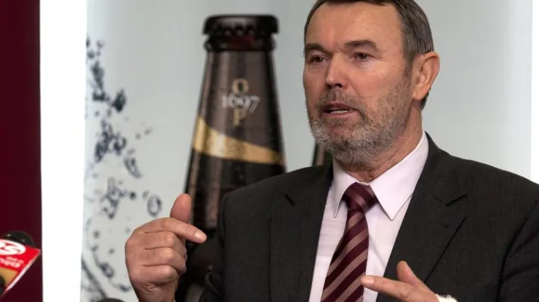 Obitelj Komak voli pivo?