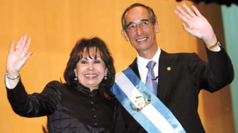 Predsjednik se rastaje kako bi mu žena mogla vladati