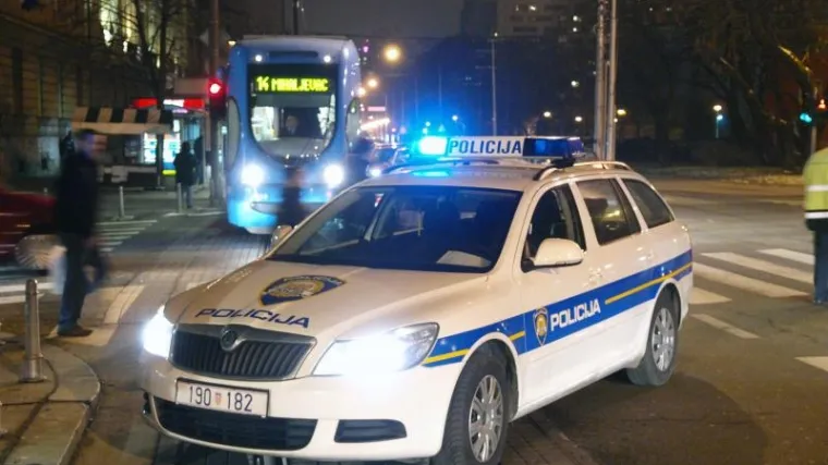 Razbojnici pucali na policiju