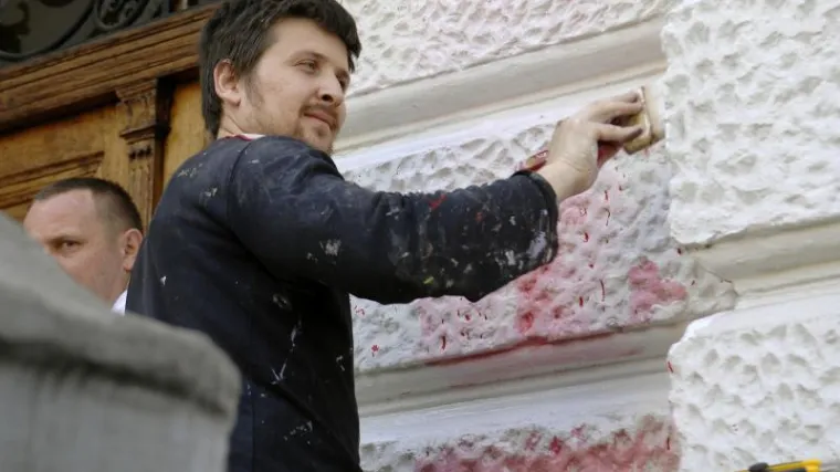 Zacrvenila se zgrada HGK-a