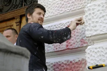 Zacrvenila se zgrada HGK-a