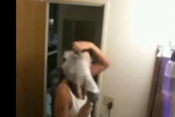 Pobijelila nakon tuširanja