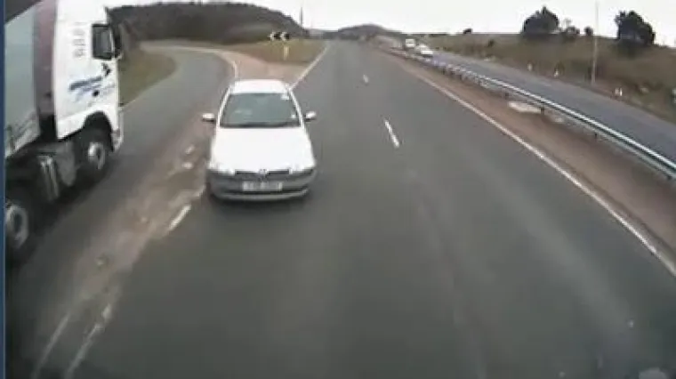 Suprotnim smjerom u škare dva kamiona