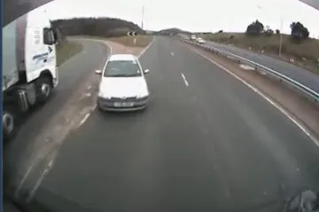 Suprotnim smjerom u škare dva kamiona