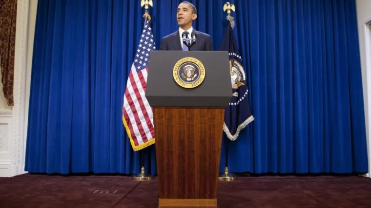 Obami se osladila fotelja