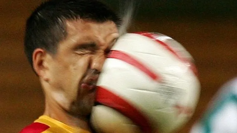 Tuži klub zbog lopte u glavu