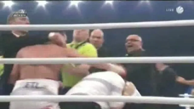 Boksač pretukao suca