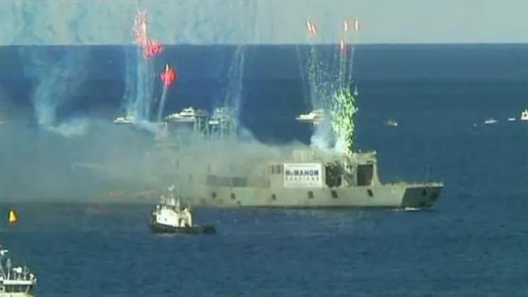 Brod uz vatromet nestao u minuti