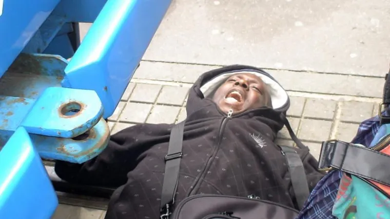 ZG: Bacio se pod tramvaj