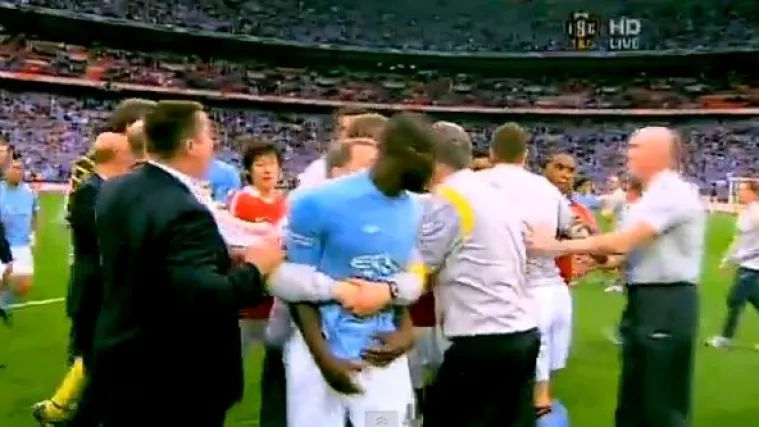 Nogometa&scaron;i Man Utda naganjali Balotellija