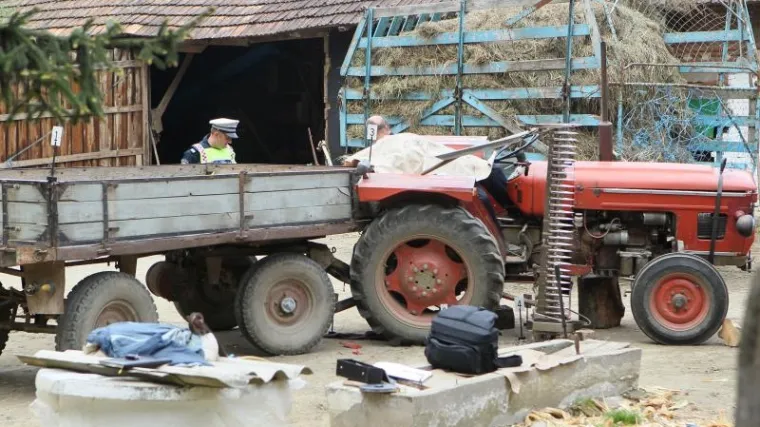 Umro za volanom traktora, pregazio obitelj
