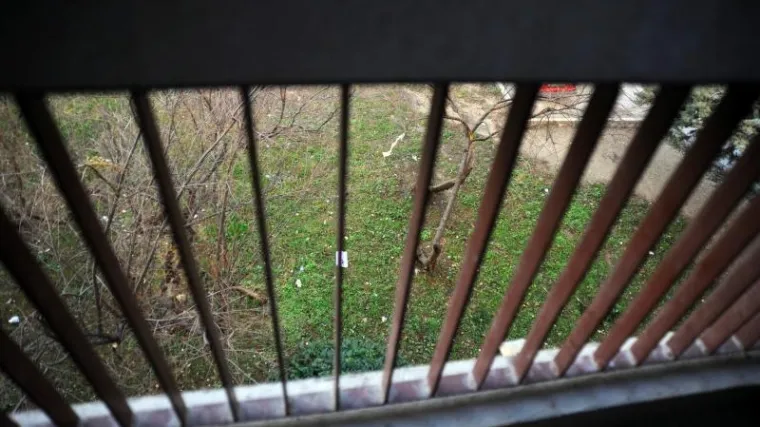 Djevojčica joj s balkona pala u naručje