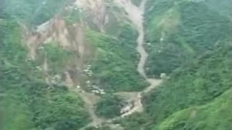 Najmanje 27 mrtvih u odronu zemlje