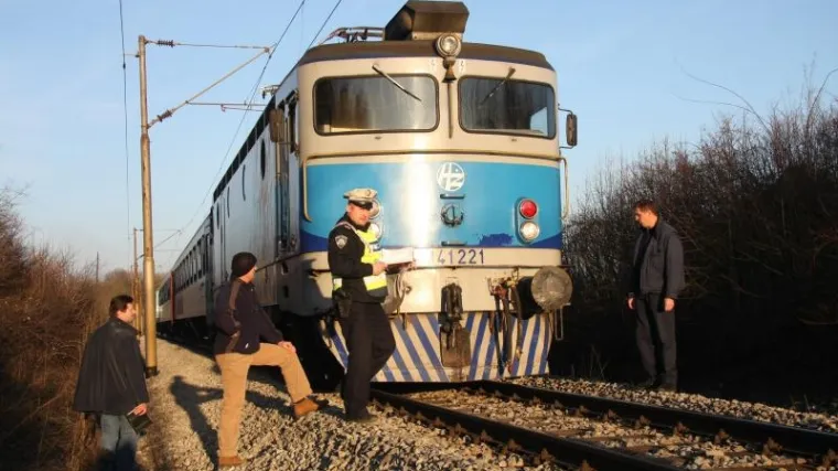 Putnički vlak usmrtio pje&scaron;akinju