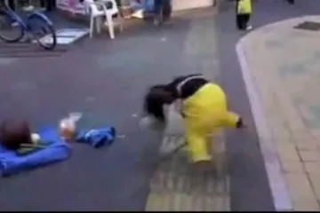 Mali kineski akrobati