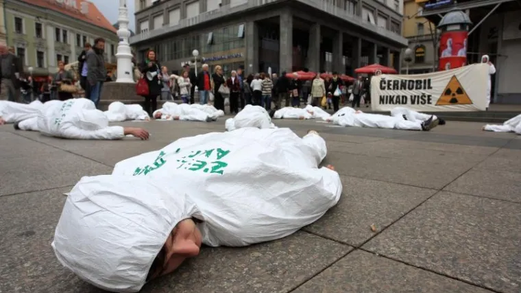 Aktivisti Zelene akcije "sru&scaron;ili" se na Trgu