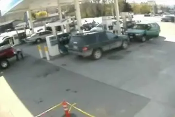Zbog novčića ga dvaput udario auto