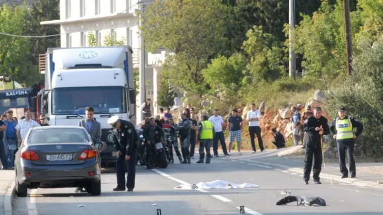 Dječak poginuo pred kućnim pragom