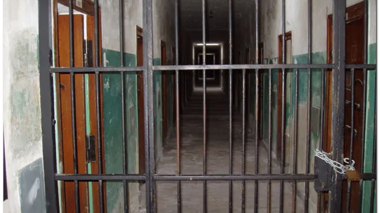 Pobjeglo 300 zatvorenika