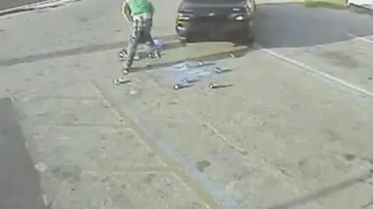 Prilikom bijega pao i pokazao stražnjicu