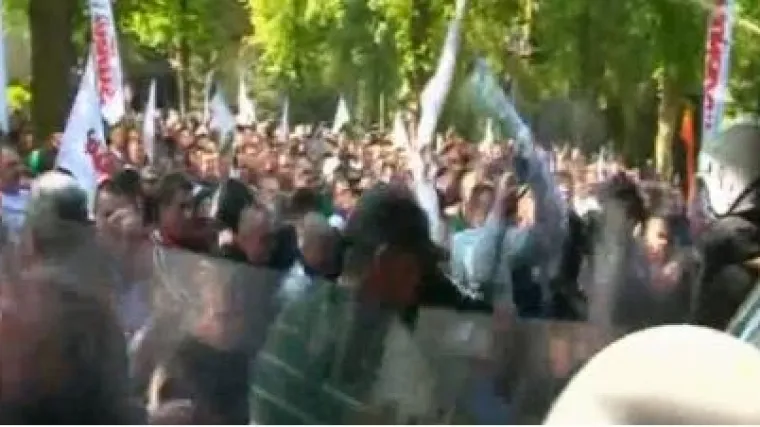 Rudari napali upravu jajima i palicama