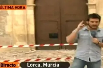 Urušavanje zvonika u Lorci tijekom javljanja uživo
